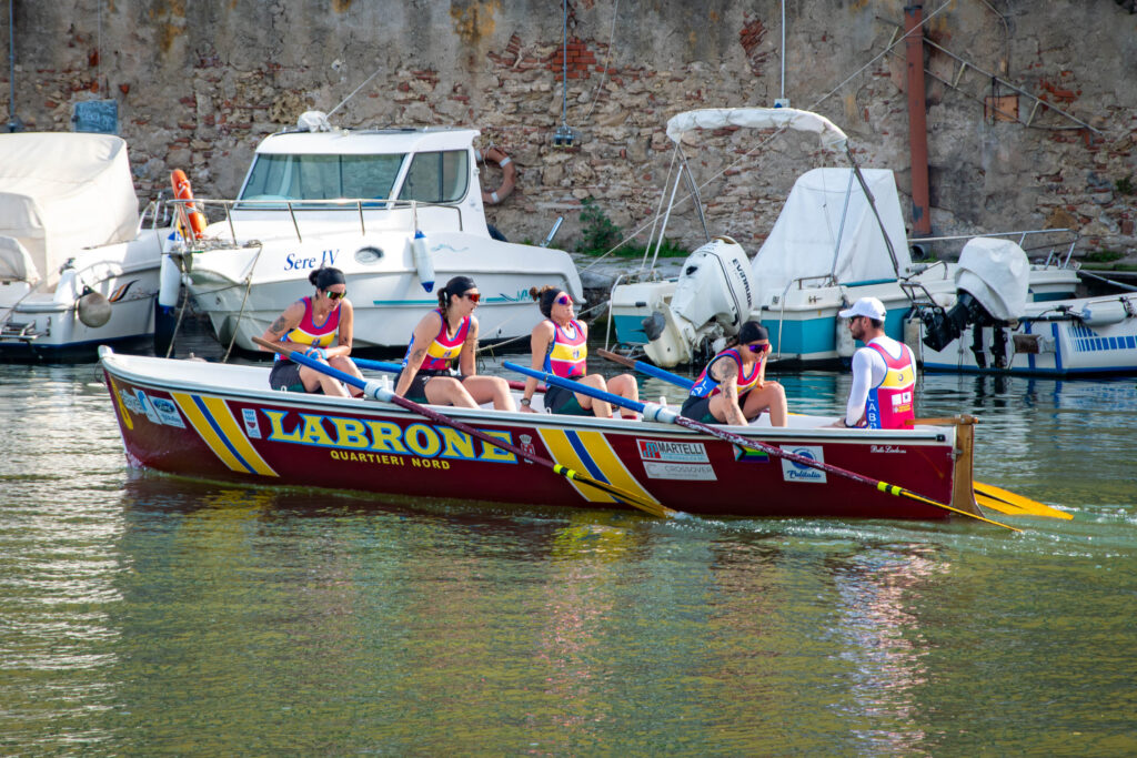 La sezione nautica Labrone vince il Memorial Lubrani-Meoni 2026 nella categoria 4 remi femminile